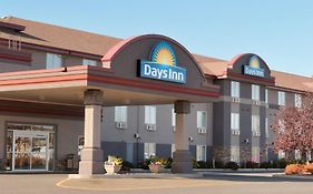 Days Inn & Suites By Wyndham Thunder Bay